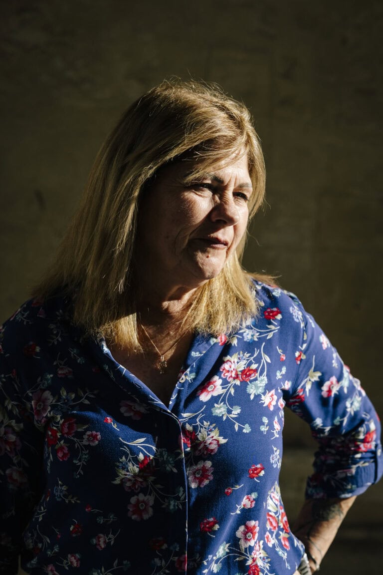 Porträt von Carmen Llorente, die ihr bei der Geburt verschwundenes Kind sucht