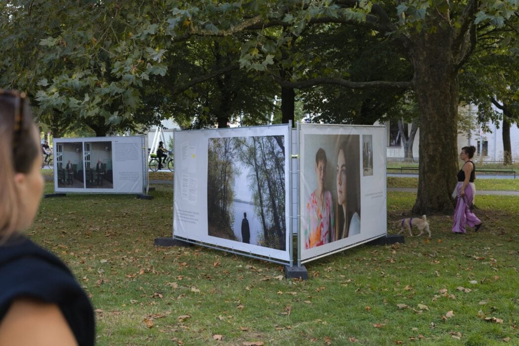 Ausstellungskabinen im Gruenzug am Leibnizufer in Hannover