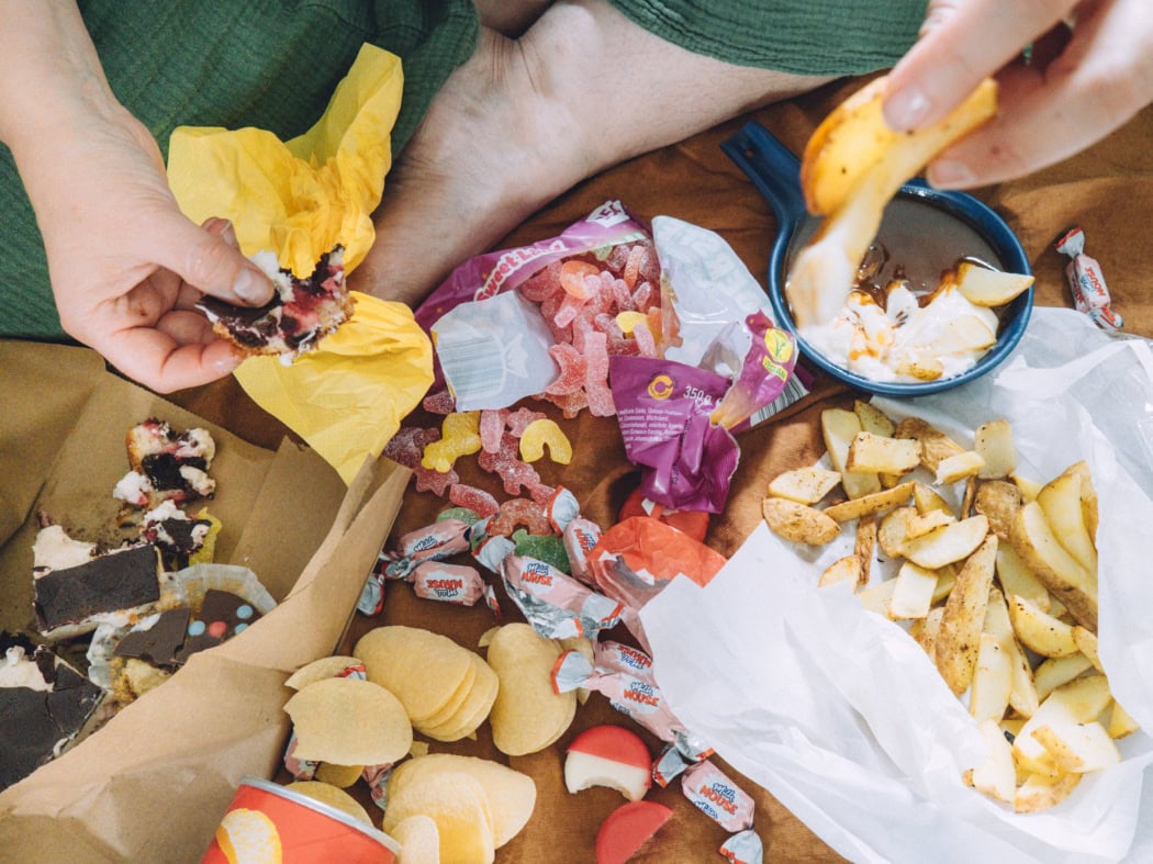 Selbstporträt während Binge-Eating-Anfall