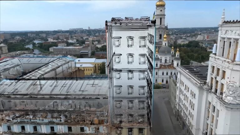 Blick über die Dächer von Charkiw, ein Gebäude ist als Zeichnung in das Bild eingefügt