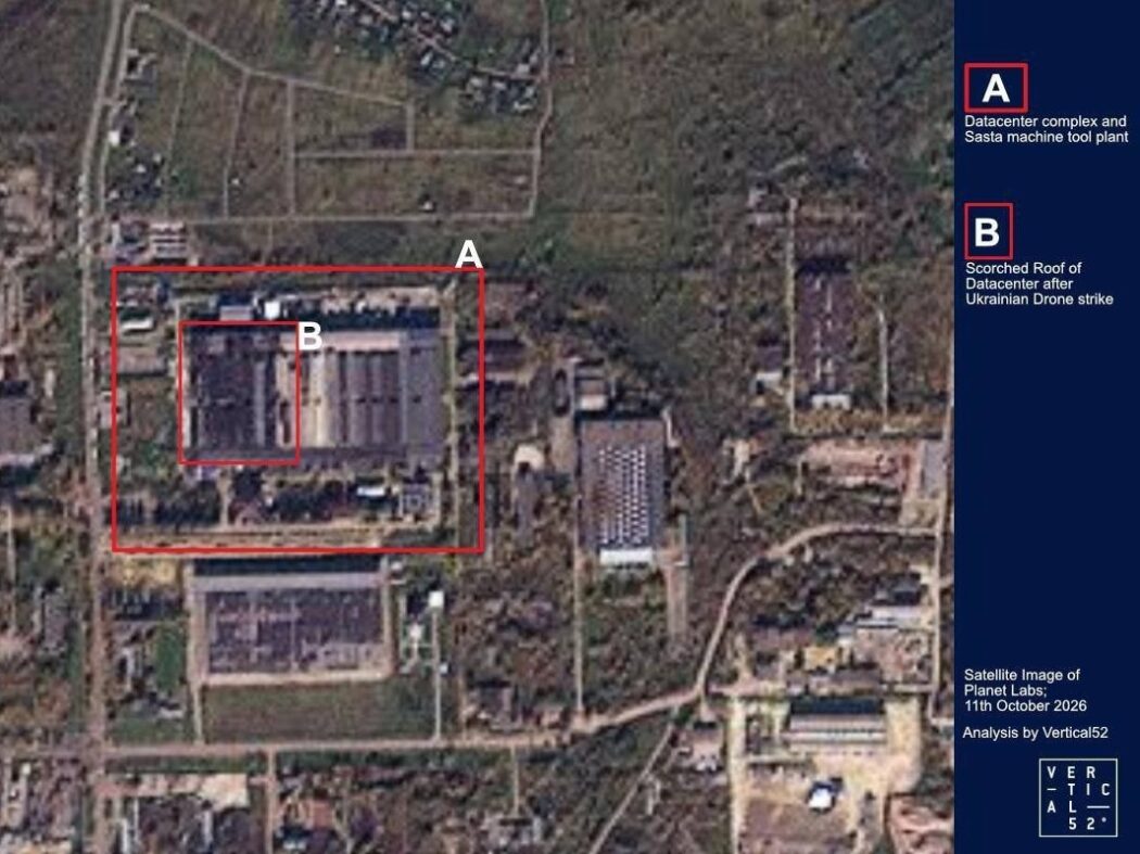 Satellitenbild eines Industriegeländes in Sasowo mit rot markiertem Rechenzentrum und beschädigtem Dach