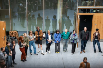 Vorstellung der Erstsemester 2024 im Atrium des Design Centers