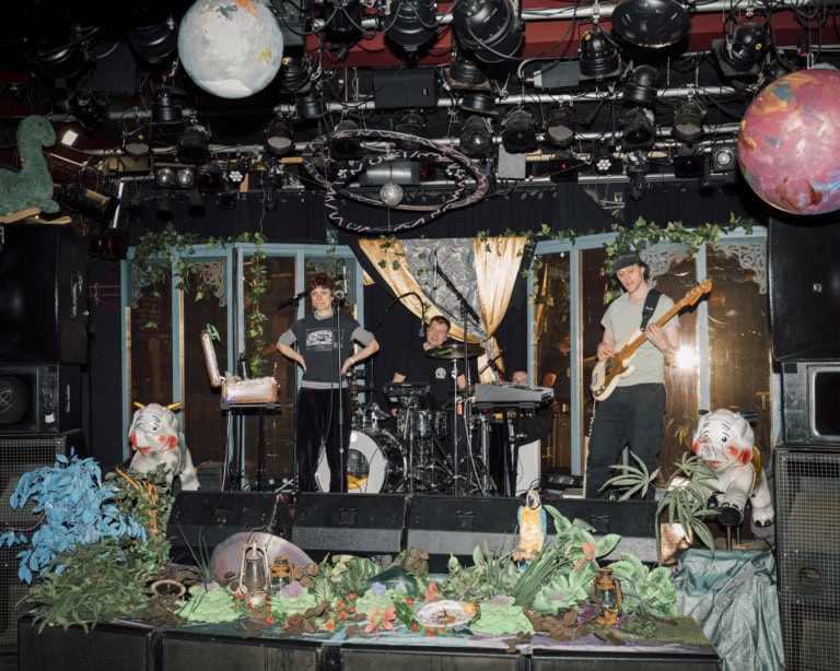 Bandmitglieder von Das Günther beim Soundcheck in der Glocksee