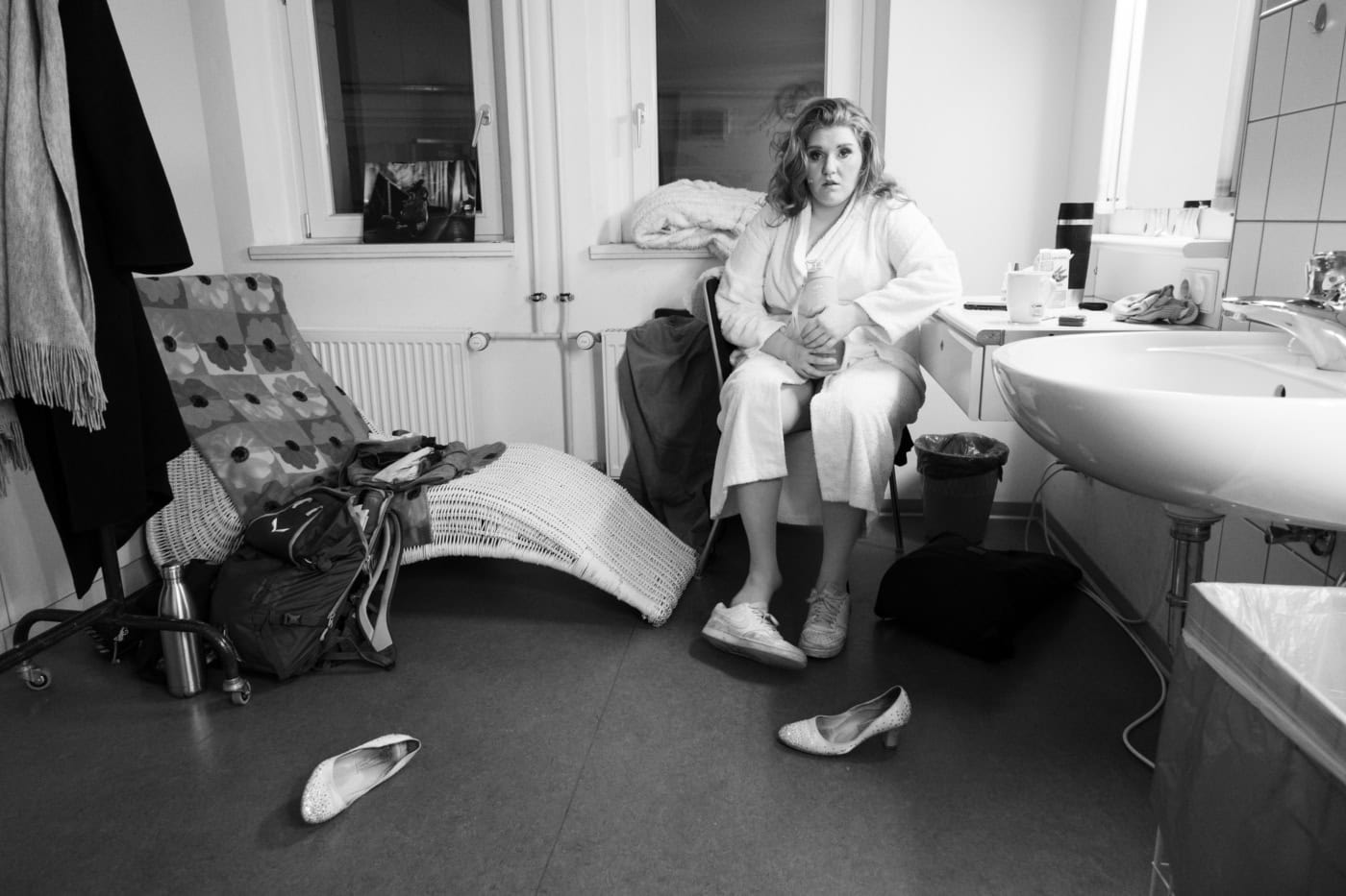 Pause machen: Musicaldarstellerin Susann Ketley sitzt während ihrer Pause, des Musicals «Cinderella» Backstage in ihrem Maskenzimmer und nutzt ihre Pause zum Energie tanken.
