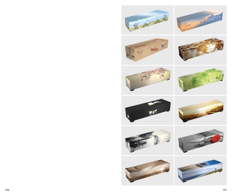 Collage von Särgen, die mit verschiedenen Farbfotos bedruckt sind. Zum Beispiel ein Sonnenuntergang, Strandkorb am Meer usw.